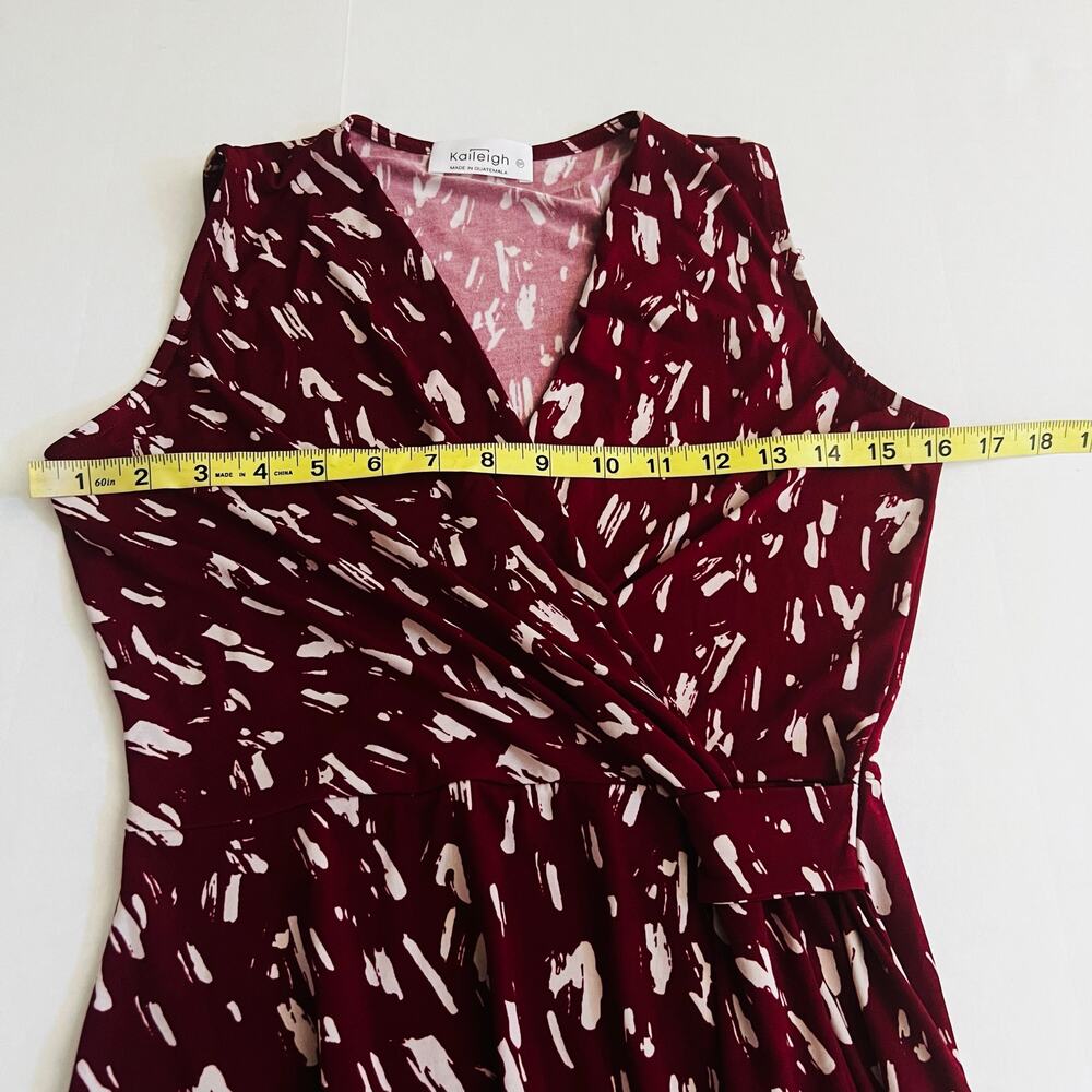 Kaileigh Printed Sleeveless Faux Wrap Dress Size SP Small Burgundy Cream - Picture 4 of 6